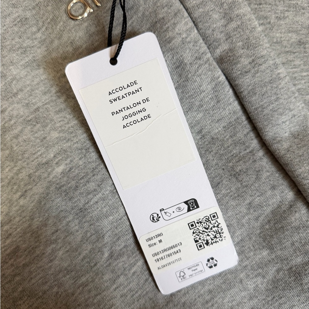 Alo Yoga Accolade Sweatpant - Picture 3 of 3